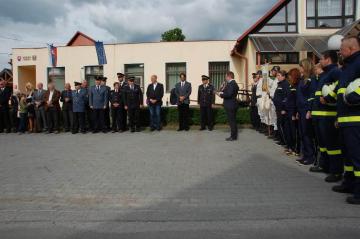 Hasičské družstvo a prítomný hostia Hasičské družstvo a prítomný hostia
